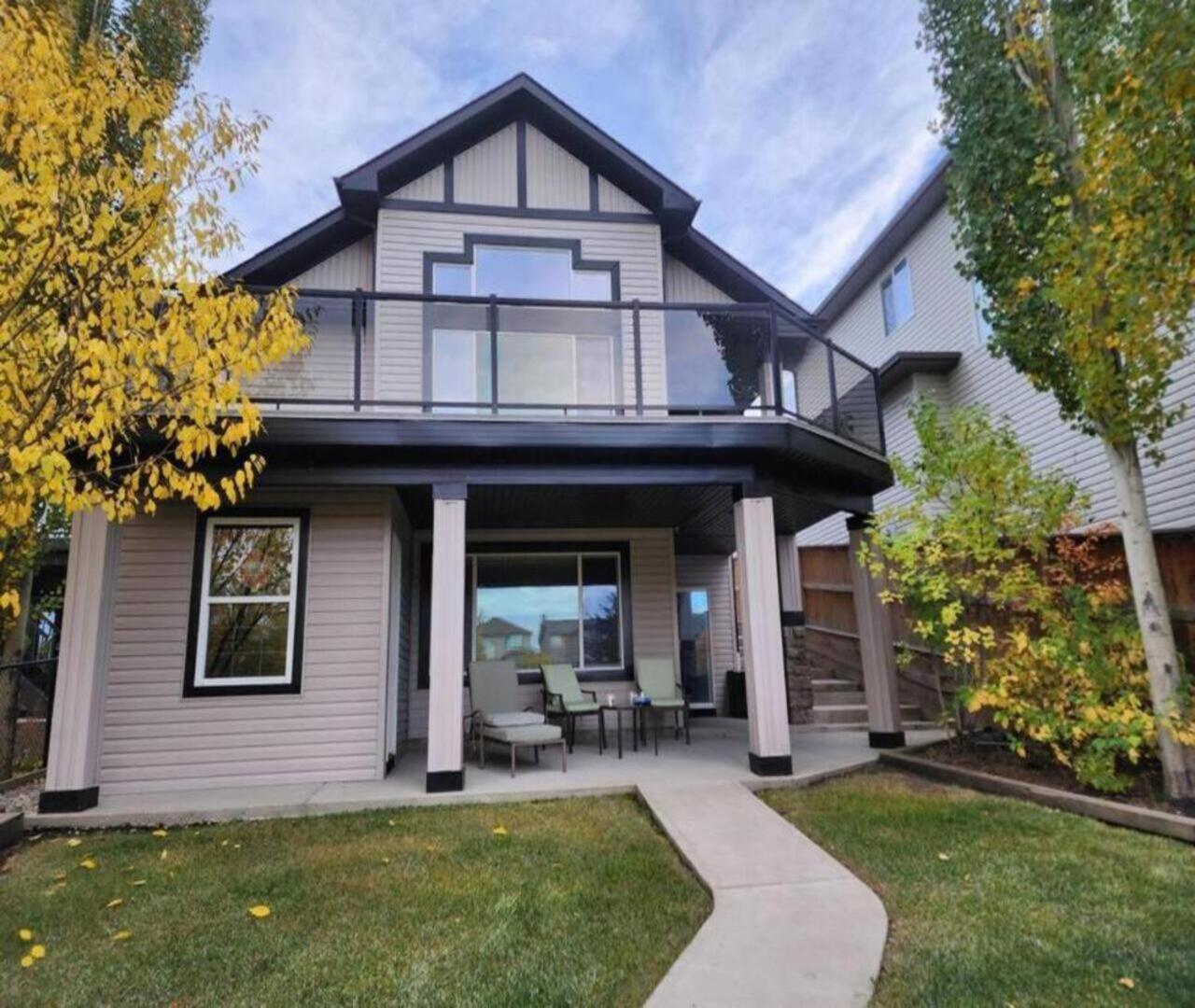 Premium Affordable Open Concept Waterfront Villa Calgary Exterior photo